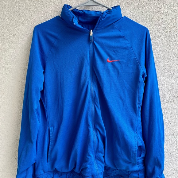Nike Reversible Windbreaker with Mesh Lining - Picture 3 of 5